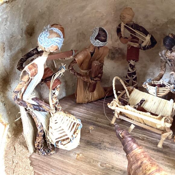 Large Hand Carved African Folk Art Nativity Scene Gourd Seashells Door Clasp - Picture 4 of 8